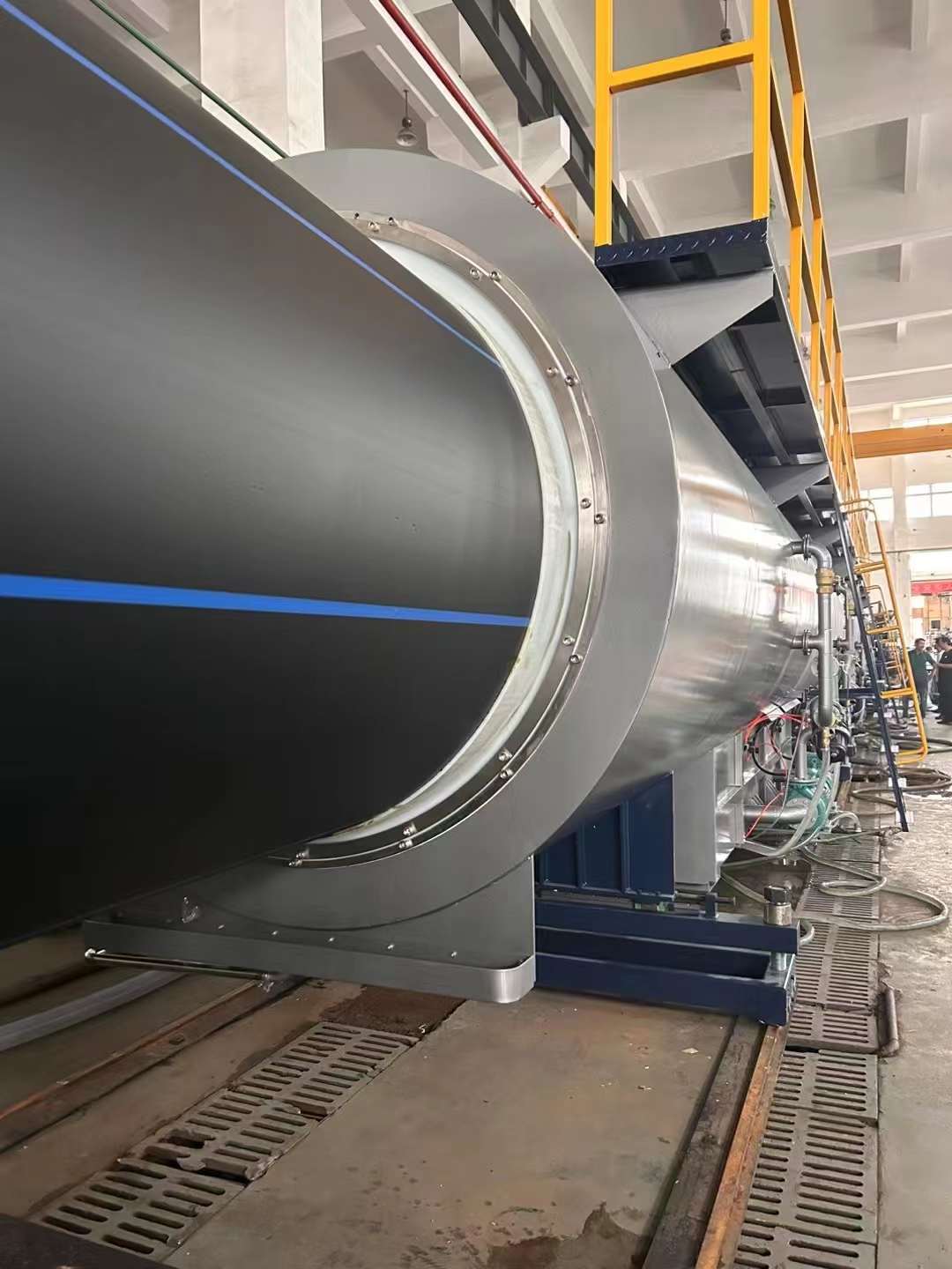 Yeni PE1600(SDR13.6) ekstrüzyon üretim hattı başarıyla tamamlandı ve teslimatı bekliyor!